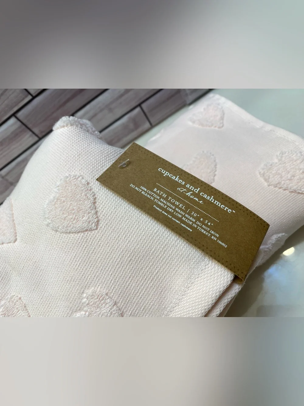 Cupcakes and Cashmere ❤️ 100% Cotton (2) Baby pink  Heart Bath Towels NWT